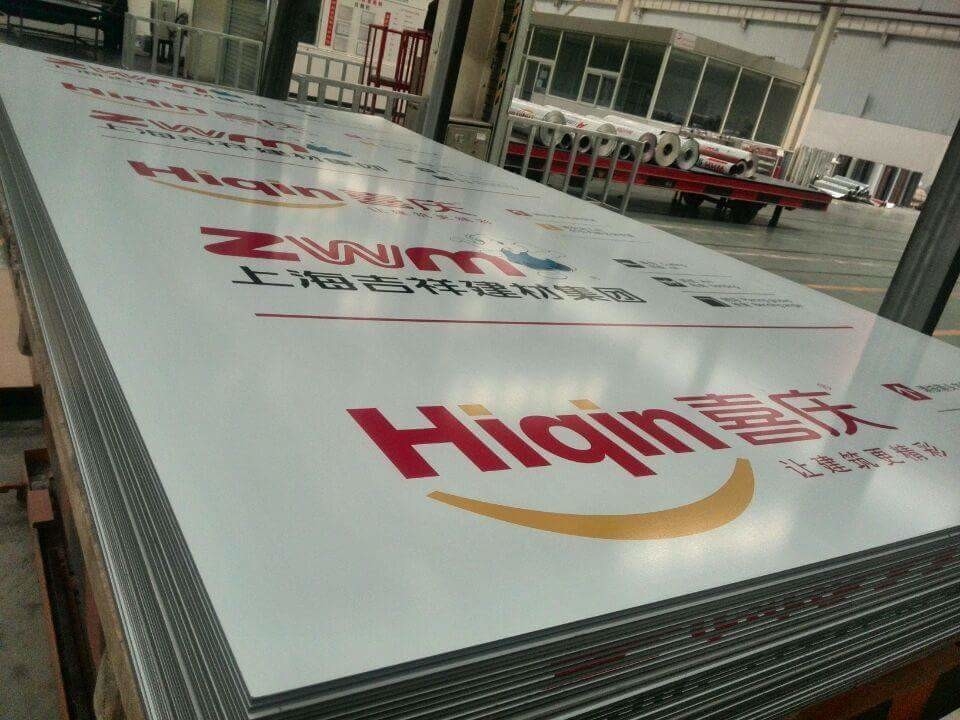 Painel composto de alumínio de filme protetor com alto brilho e espessura de bobina de alumínio de 0,022 mm a 0,050 mm