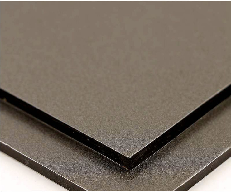 Painel composto de alumínio de alto brilho que protege a sua superfície com revestimento nano-PVDF e tinta autolimpante