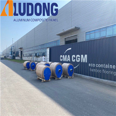 0.18mm Ultra Thin Glossy PE / PVDF Coated Aluminium Coil para impressão de revestimento de sinalização