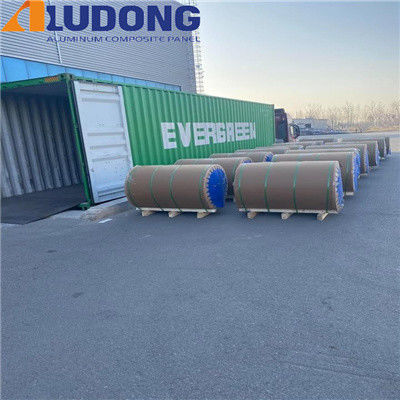 0.18mm Ultra Thin Glossy PE / PVDF Coated Aluminium Coil para impressão de revestimento de sinalização