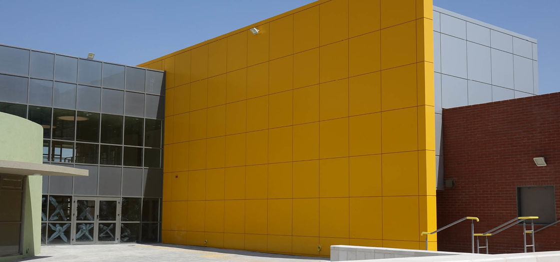 Painel de alumínio composto de alto brilho com revestimento PVDF Proteção final para a superfície do seu edifício