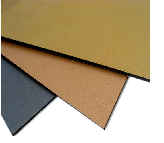Painel de alumínio polido espelho 0.04-0.5mm Núcleo de polietileno 30%-70% Brilho 1220-2000mm Certificado ISO