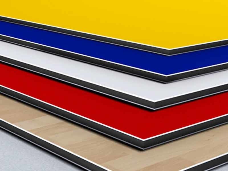 O painel composto de alumínio para o poliéster UV das cores dos lados da impressão dois tratou