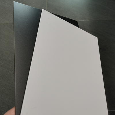 painel composto de alumínio do PE da espessura de 3mm para o quadro de avisos 0,15 Mmx 0,15 milímetros