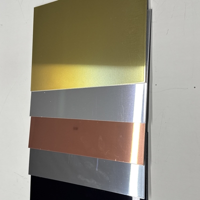 Melhore a durabilidade e a estética com painel de alumínio composto de PVDF laminado com filme de alto brilho