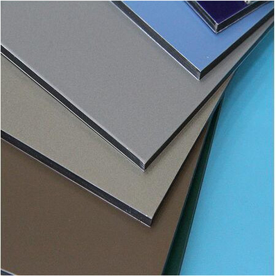 Resistência ao descascamento superior a 7 N/mm Painel composto de alumínio PVDF Classe ignífuga B1/A2
